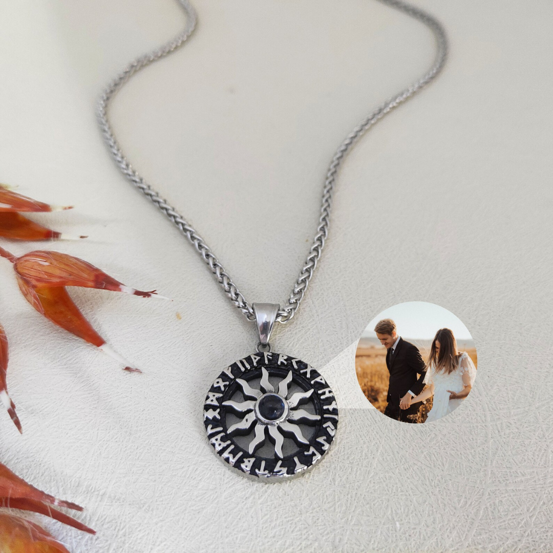 Remember™ Collana Amuleto del Sole personalizzata con foto | Acciaio Inossidabile